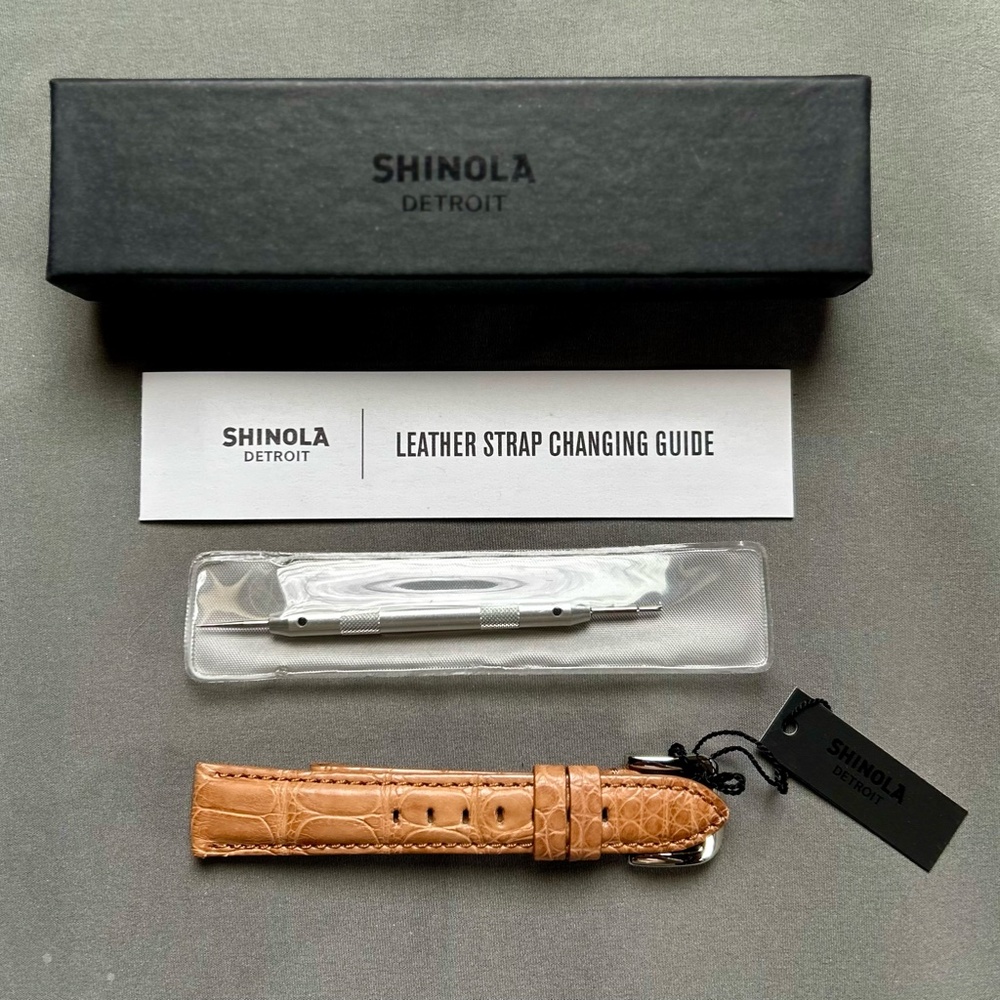 SHINOLA beautiful NEW watch strap in alligator leather - tan